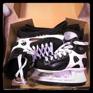Youth size 13 hockey skates—-Brand New